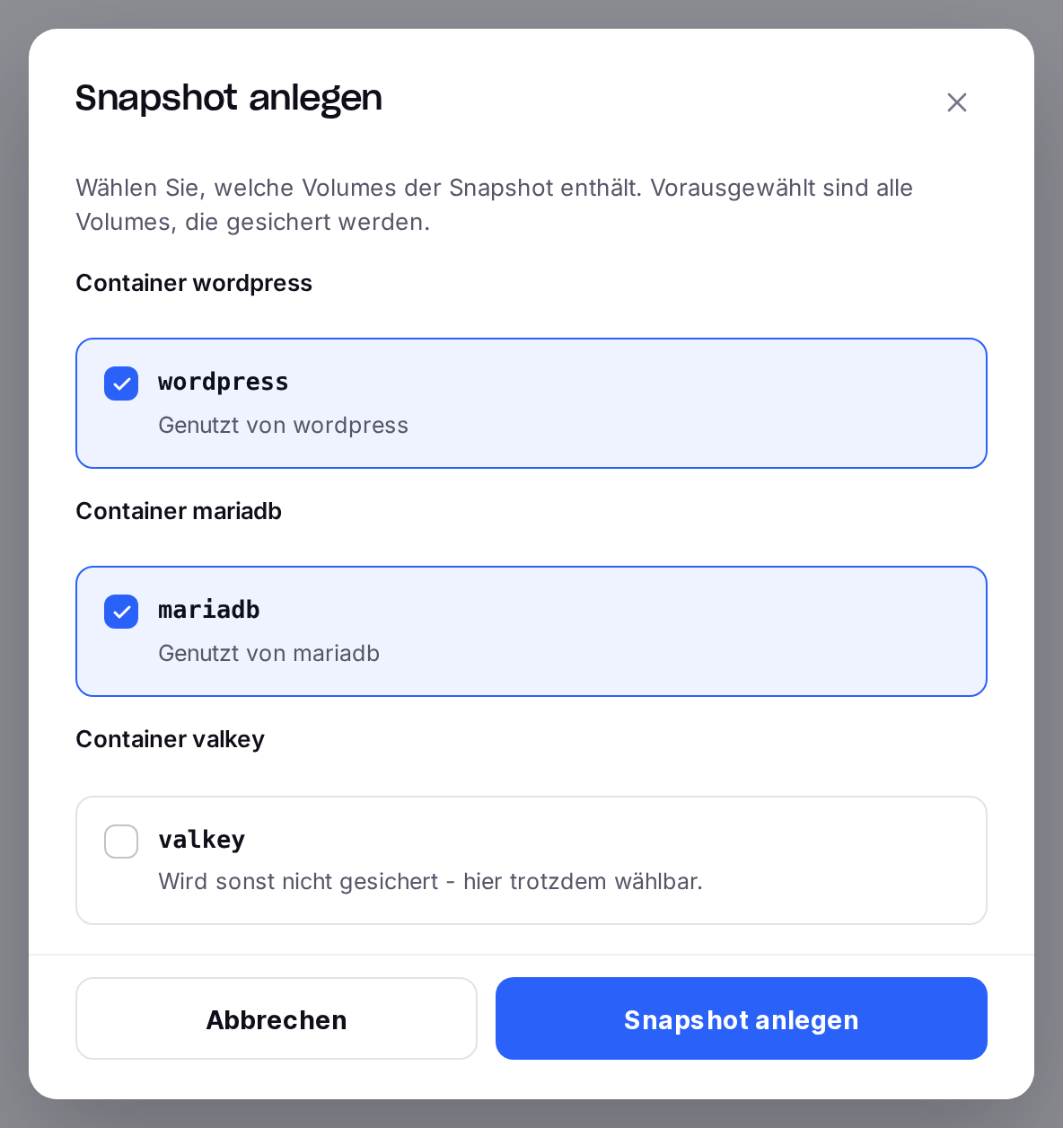 Dialog „Snapshot anlegen" mit den Volumes nach Containern gruppiert, das nicht gesicherte Volume valkey ist nicht ausgewählt