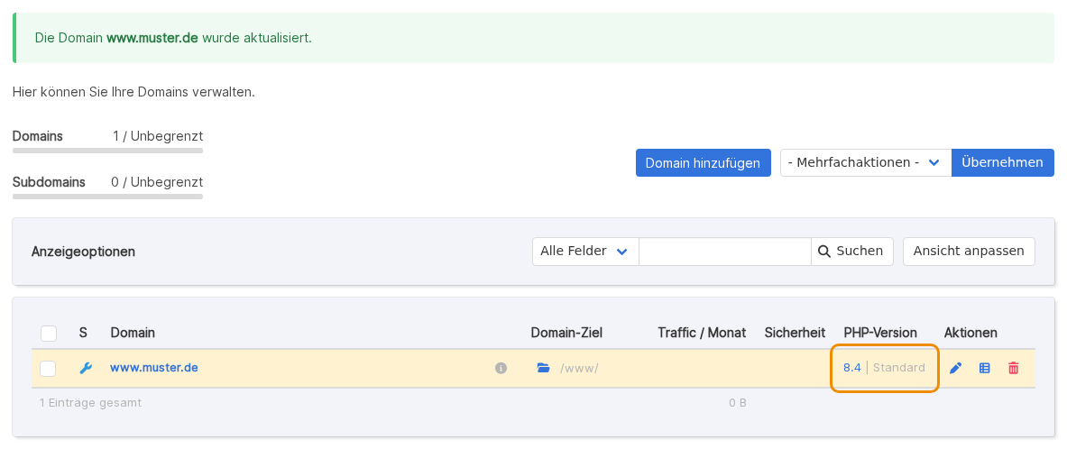 Meldung „Die Domain wurde aktualisiert" und Domainzeile mit Werkzeug-Symbol „In Bearbeitung" und PHP 8.4