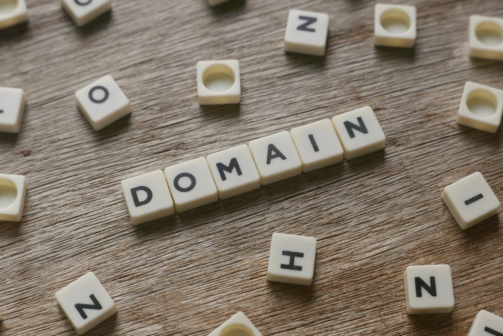 Domain auf Dominosteinen
